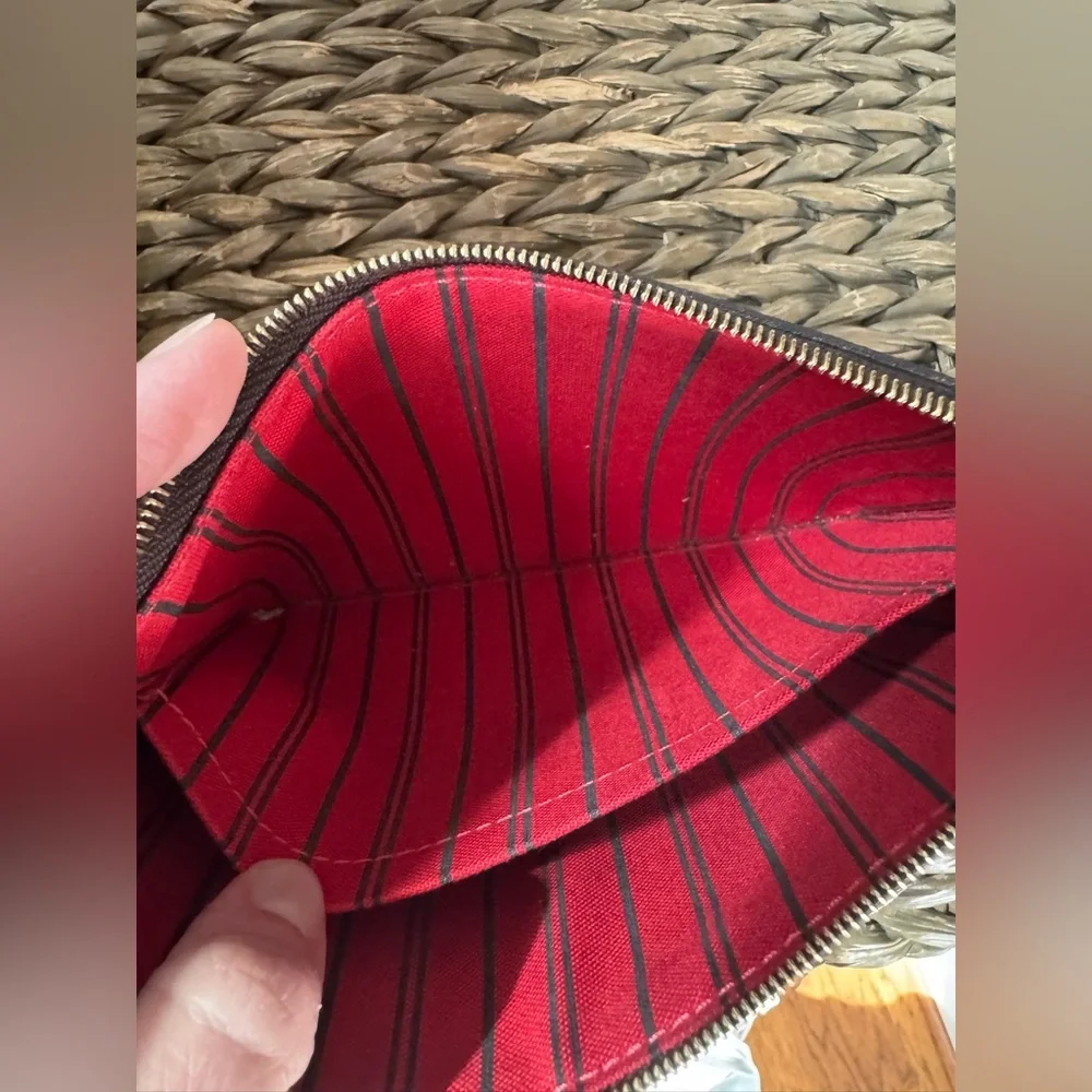 LV Zip pouch - Picture 13 of 17